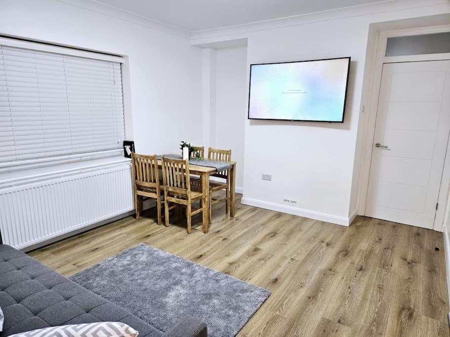 Wonderful Apartment In Wembley Londres Exterior foto