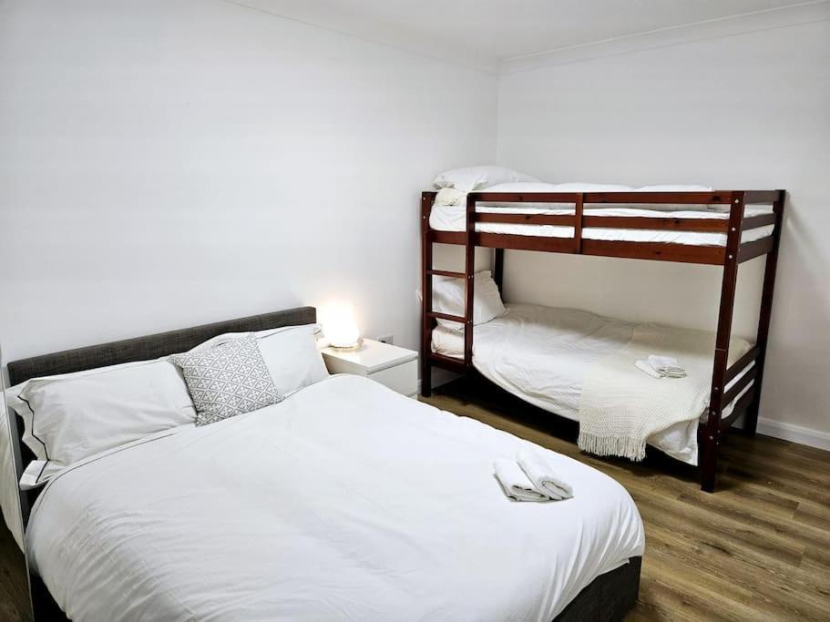 Wonderful Apartment In Wembley Londres Exterior foto