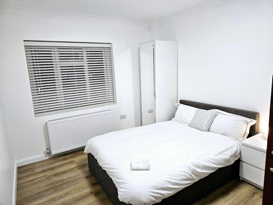 Wonderful Apartment In Wembley Londres Exterior foto